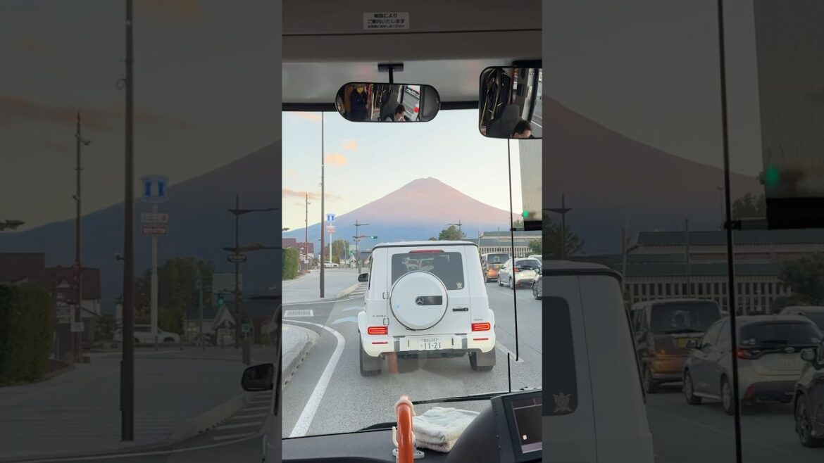 Mt. Fuji sunset views from a city bus in Lake Kawaguchiko 🗻🌅 #shorts #mtfuji #kawaguchiko #japan
