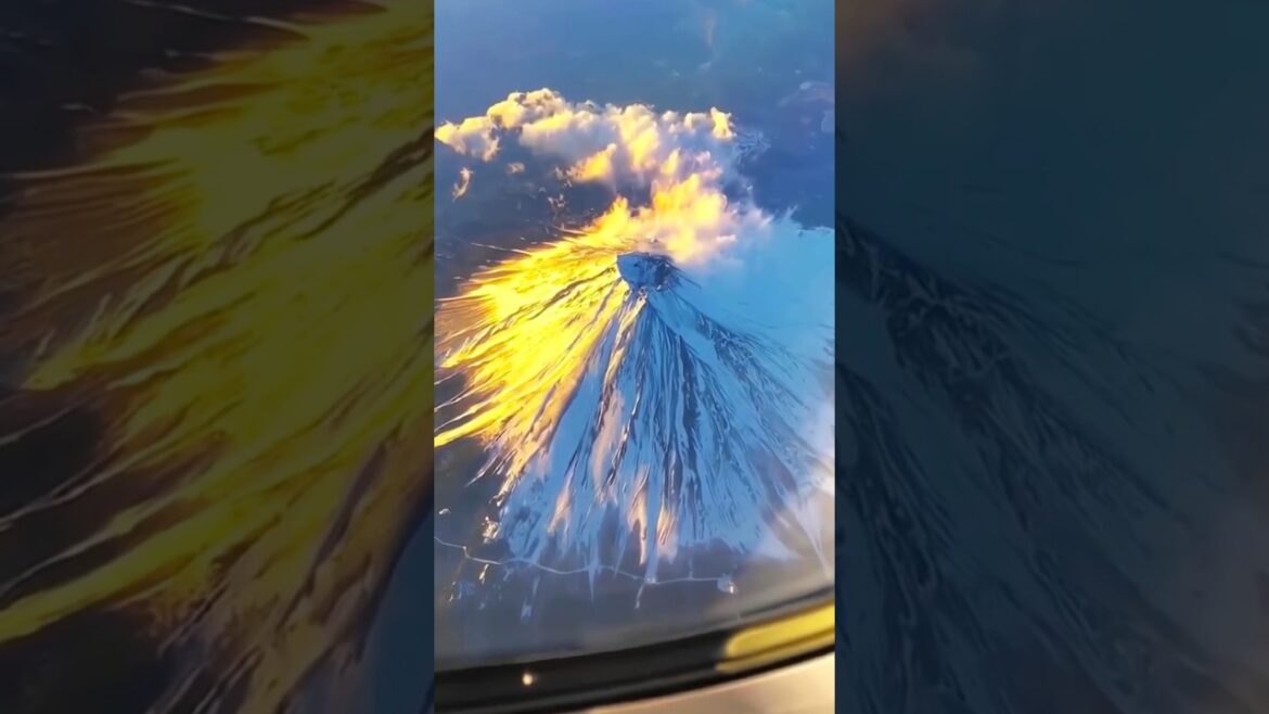 🗻Japan Mount Fuji: A Majestic Icon! 🌸 #shorts #travel #japan #mountfuji 🗻Japan Mount Fuji: A Majestic Icon! 🌸 #shorts #travel #japan #mountfuji