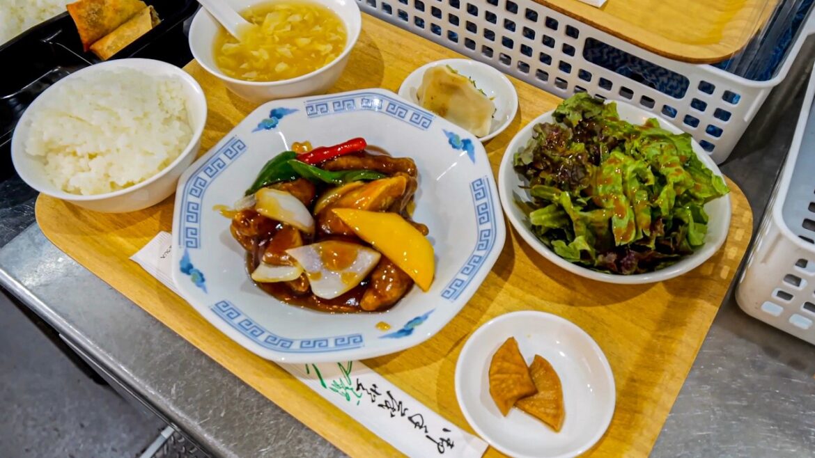 炒飯！麻婆豆腐！厨房ワンオペでスゴ腕の鍋捌きが炸裂する町中華の爆裂昼営業に密着！