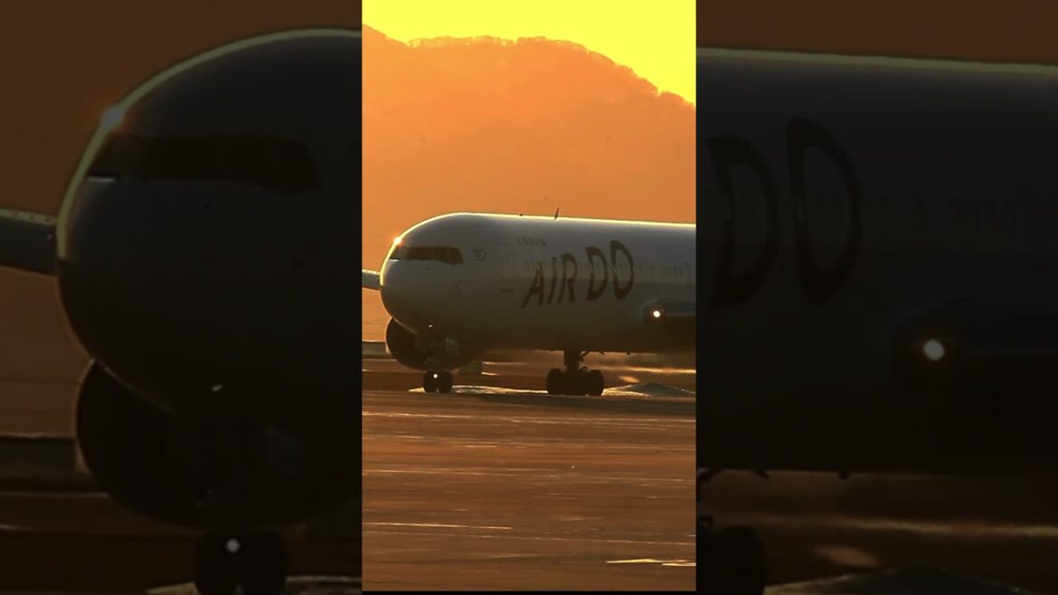 美し夕焼け　函館空港　北海道の翼　AIRDO Boeing 767-346 (ER)出発シーン