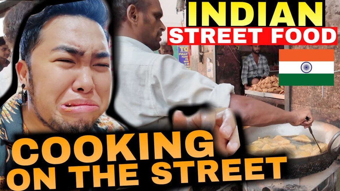 INDIAN STREET FOOD 🇮🇳 COOKING ON THE STREETS OF NEW DELHI 😱