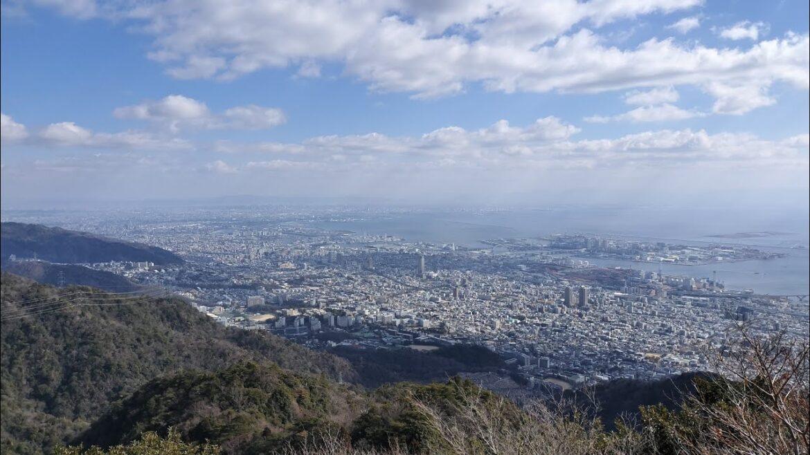 231.冬の【摩耶山掬星台】神戸市 夜景で有名な展望スポット✨愛犬と昼間のお散歩へ🌈 天狗岩と山頂も見てきました👍 冬は景色がとても良く見えます😊 231.冬の【摩耶山掬星台】神戸市 夜景で有名な展望スポット✨愛犬と昼間のお散歩へ🌈 天狗岩と山頂も見てきました👍 冬は景色がとても良く見えます😊
