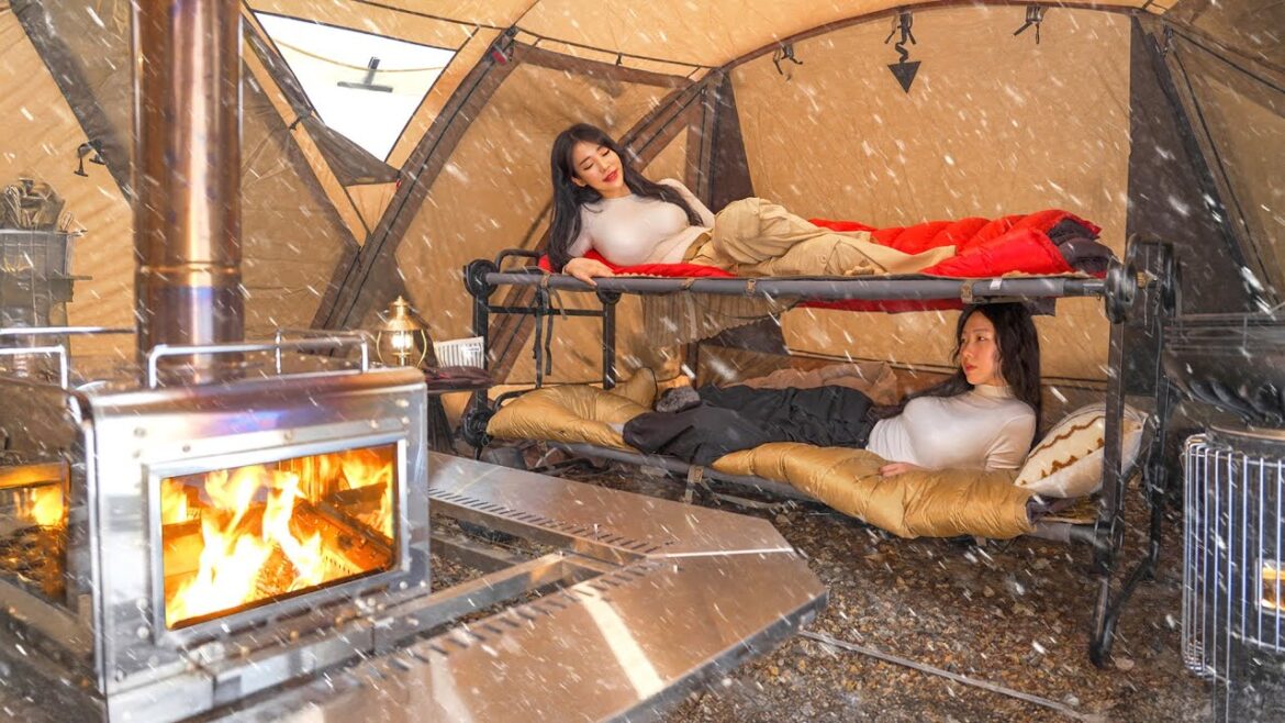 SNOWSTORM CAMPING IN A WARM & COZY TENT SNOWSTORM CAMPING IN A WARM & COZY TENT