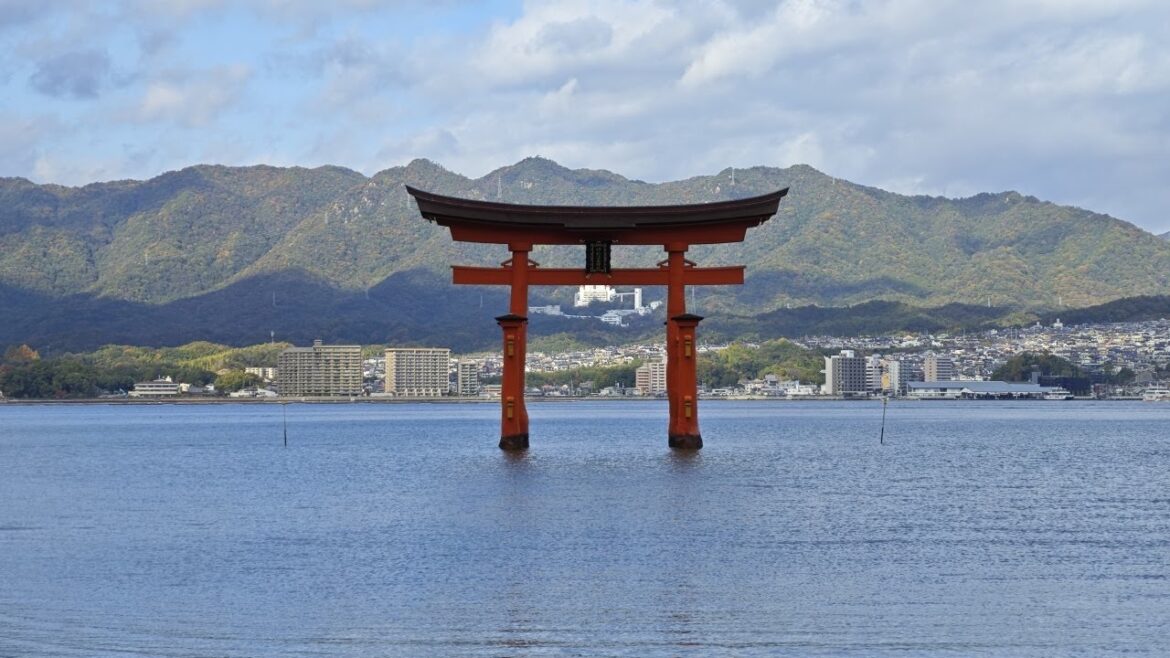 Floating Torii, Maple Leaves, and Deer! Miyajima Ferry Ride and Walk (Full POV) Floating Torii, Maple Leaves, and Deer! Miyajima Ferry Ride and Walk (Full POV)