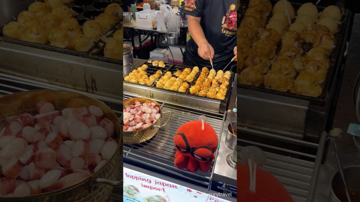 Have you had Thai Street Food Japanese Takoyaki Octopus? 🐙 Chatuchak Weekend Market #thaistreetfood