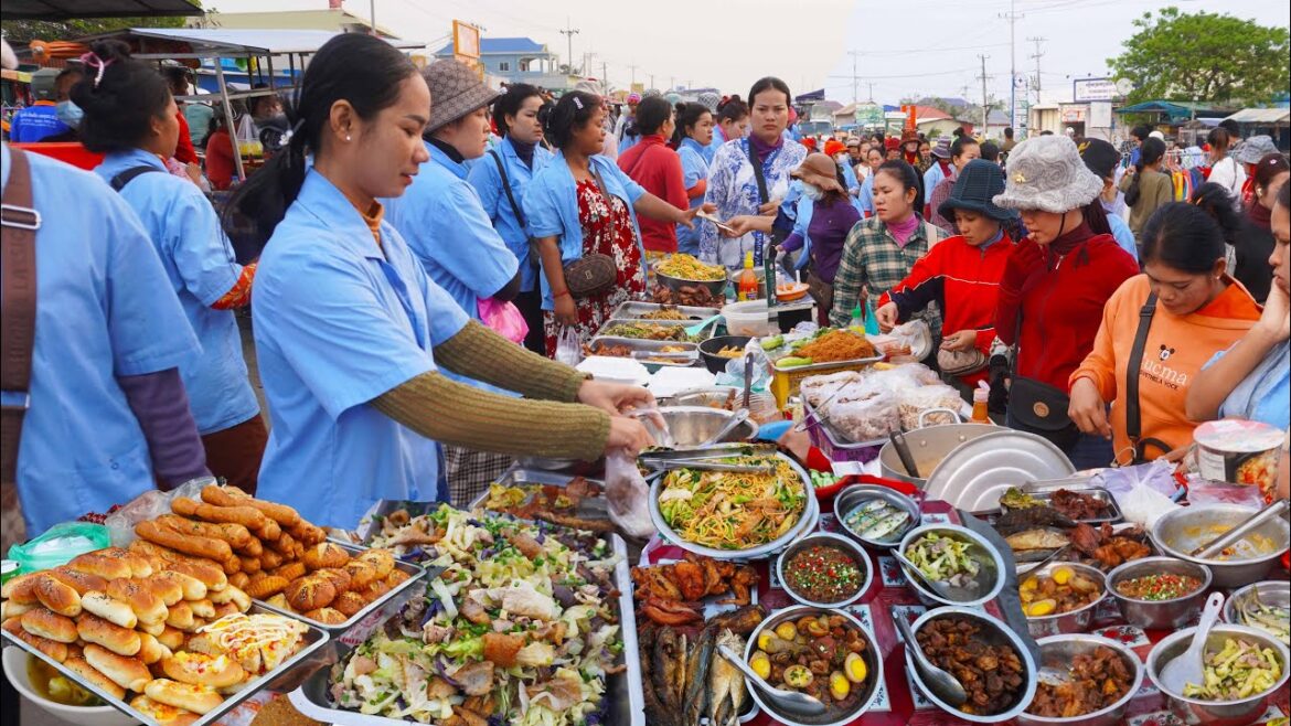 Amazing! Street Food Vendors Serve 1,000+ Meals Daily