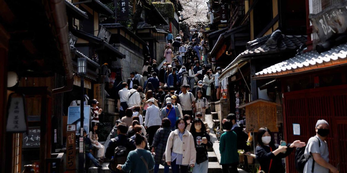 Kyoto to hike hotel tax, pushing top rate to $63 a night Kyoto to hike hotel tax, pushing top rate to $63 a night