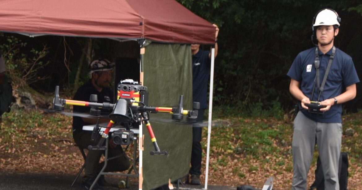 Drones patrol infamous suicide site at Mt. Fuji’s base to aid prevention efforts Drones patrol infamous suicide site at Mt. Fuji's base to aid prevention efforts