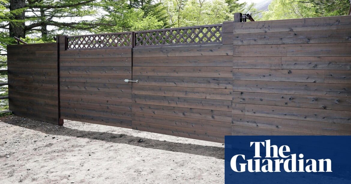 Governor installs crowd control gate on Mount Fuji to limit tourists | Japan