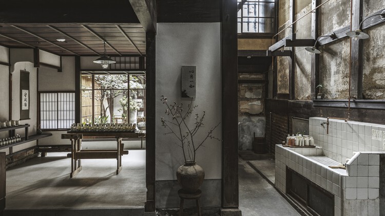 Le Labo Kyoto Machiya / Jo Nagasaka + Schemata Architects - Interior Photography, Windows, Table