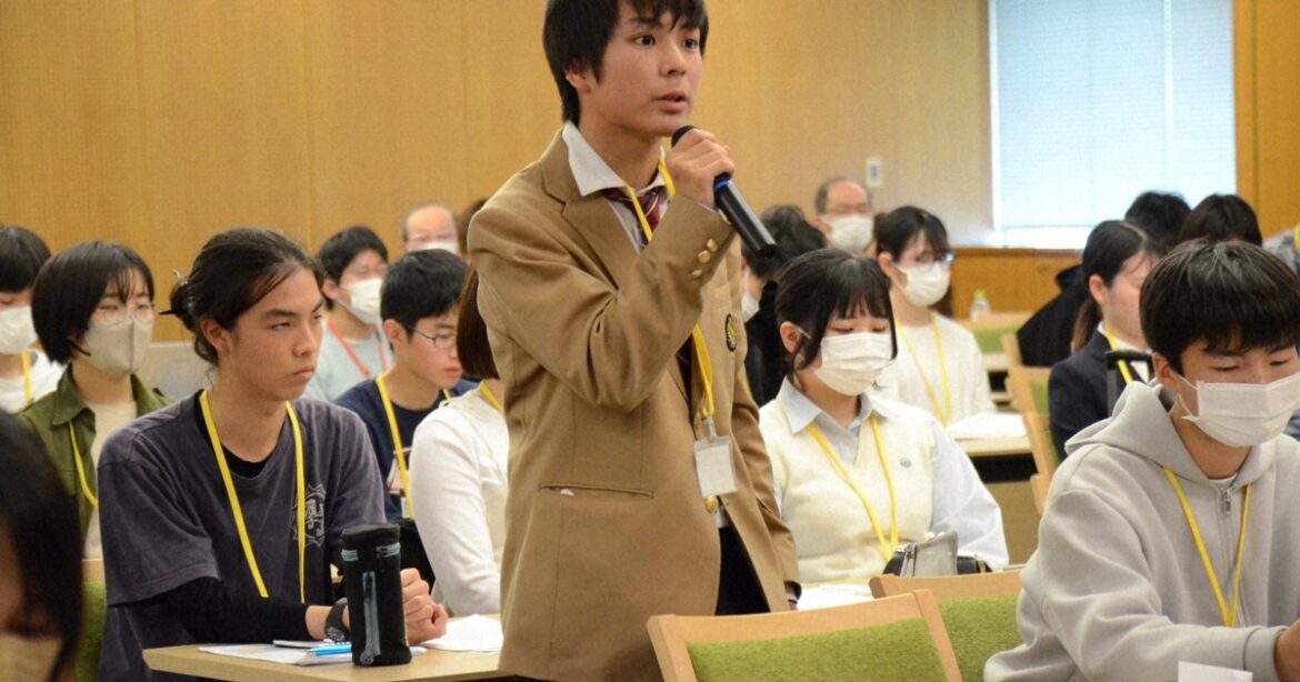 Students from across Japan submit over 20,000 anti-nuke signatures to gov’t in Tokyo Students from across Japan submit over 20,000 anti-nuke signatures to gov't in Tokyo