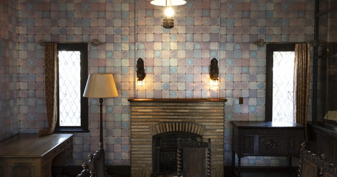 Retro Japan: Vintage interior decors delight at pioneering music critic’s Tokyo workspace Retro Japan: Vintage interior decors delight at pioneering music critic's Tokyo workspace