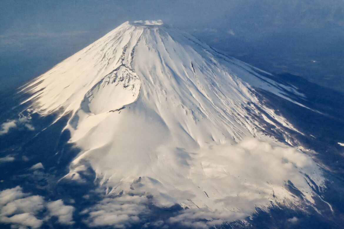 Still no snow on Japan's Mount Fuji, breaking record