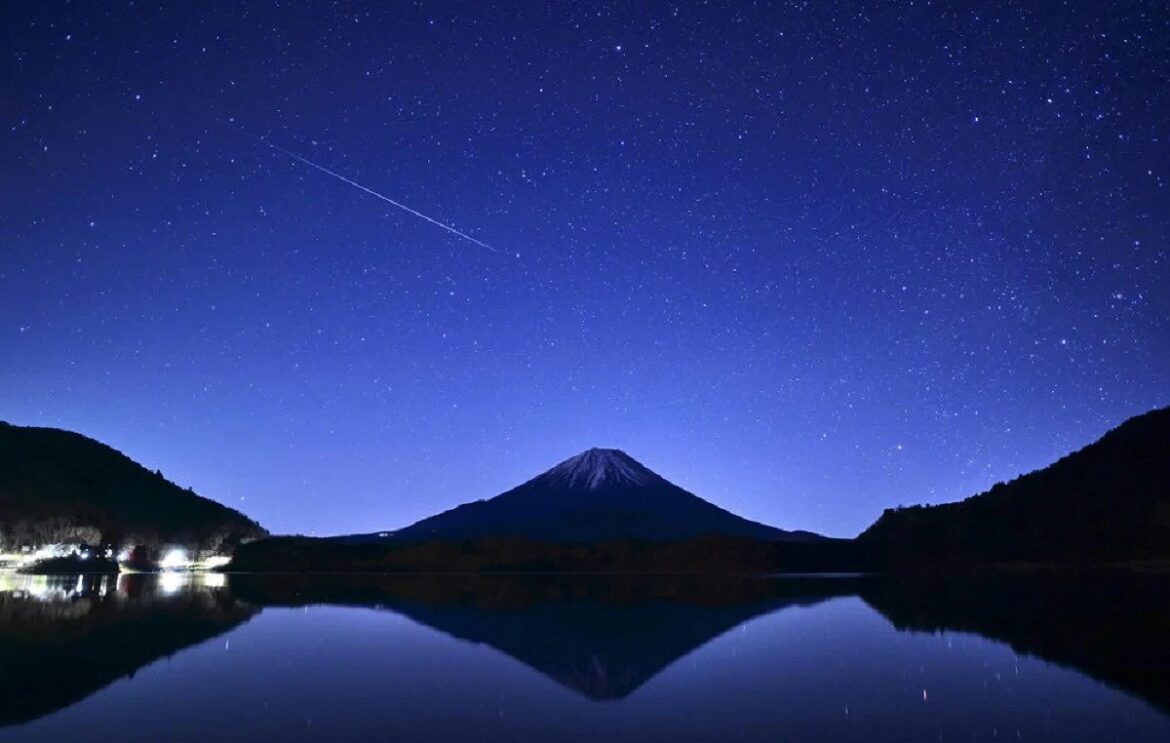 Quadrantids Meteor Shower Shines Above Mt. Fuji; Photographers Exclaim in Delight