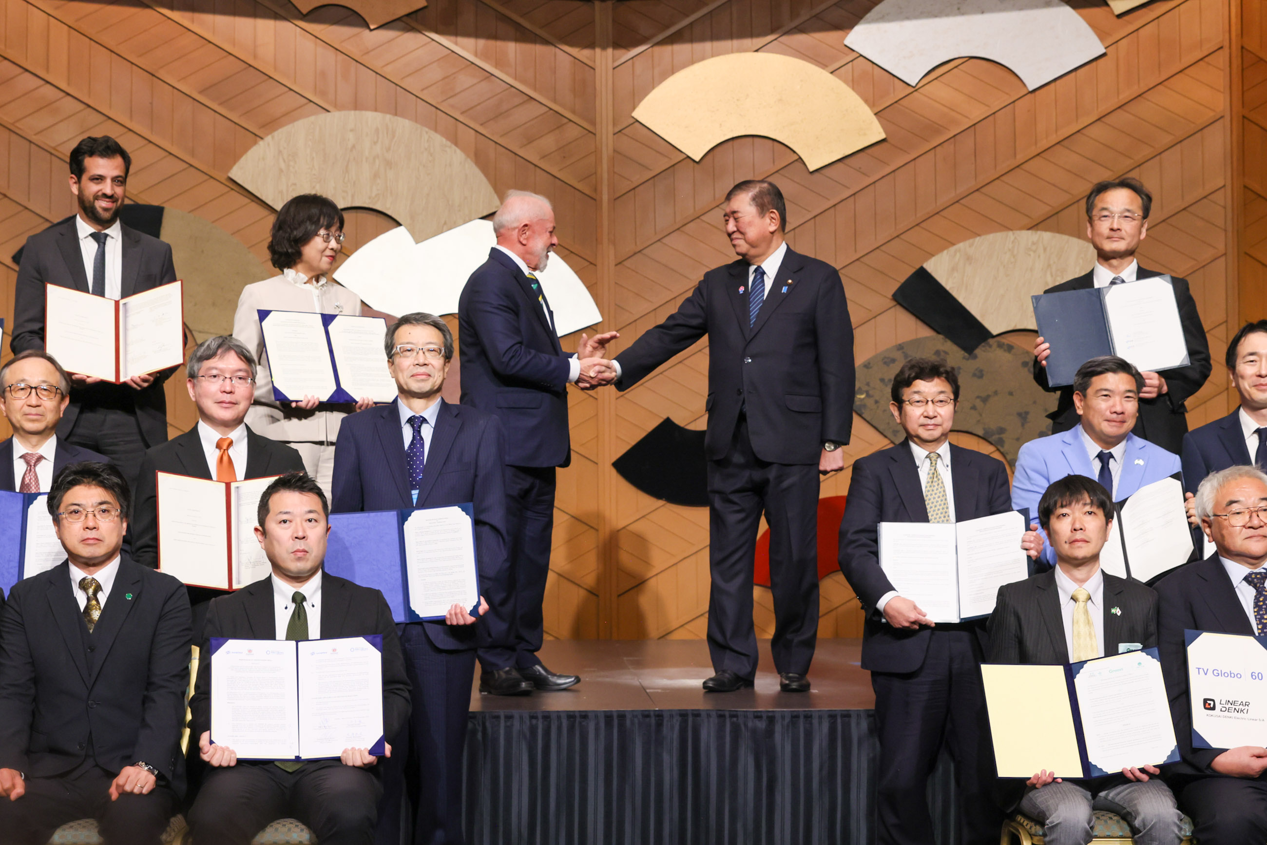 The two leaders attending the Japan-Brazil Economic Forum (5)