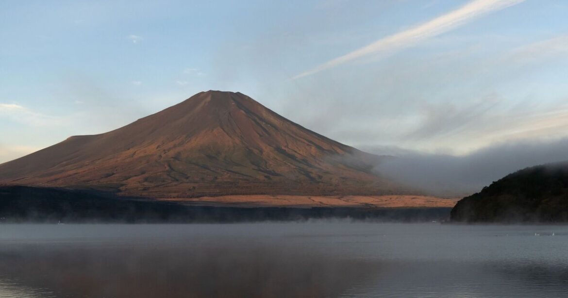 Shocking pictures show Mount Fuji snowless for first time in 130 years | World | News