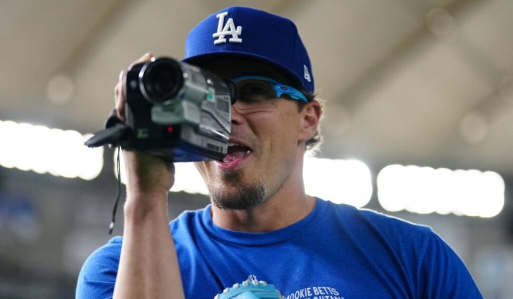 Kiké Hernández Camcorder Video Shows Behind The Scenes Of Dodgers’ Trip To Tokyo Kiké Hernández Camcorder Video Shows Behind The Scenes Of Dodgers' Trip To Tokyo