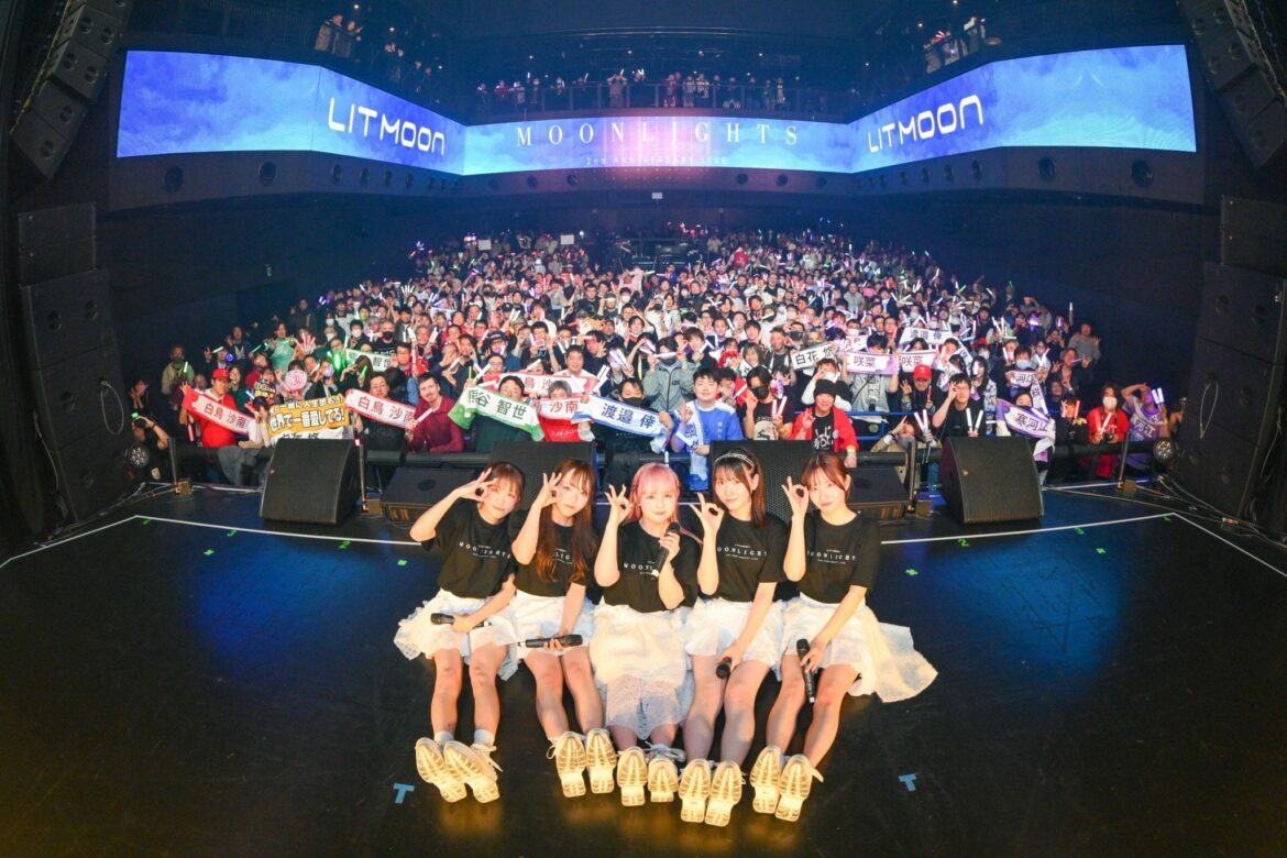 LIT MOON met their goal of 1000 attendees at their 2nd Anniversary concert!