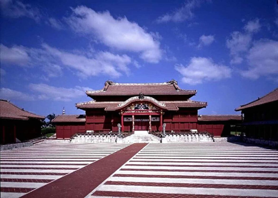 Giant “Shisa” Made with Fire-Hit Okinawa Castle Tiles in Works