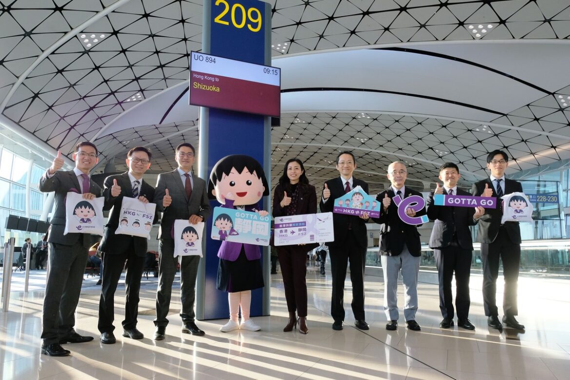 HK Express employees celebrate new Mount Fuji route.