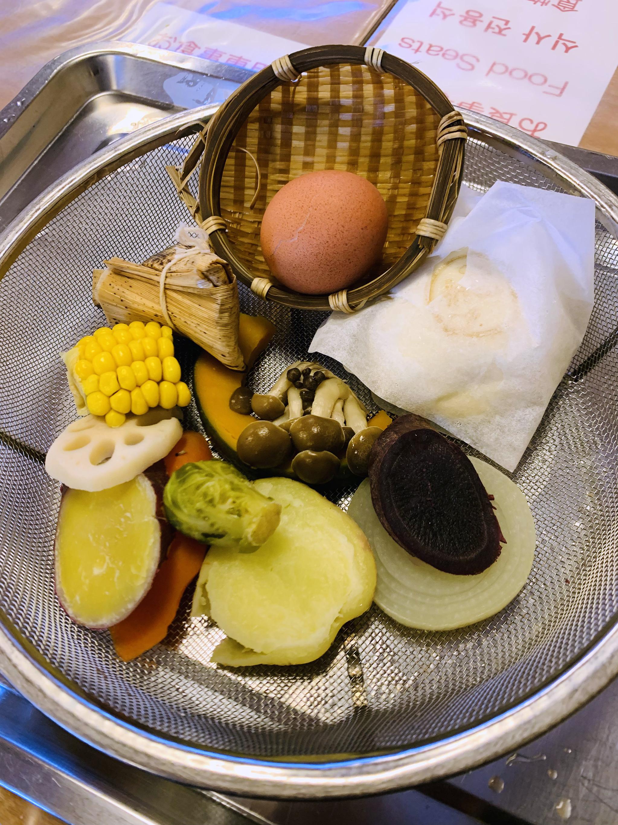 shonsen24 - Food Enchanted set at Jigoku Mushi Kobo Steam Cooking Centre.

ST PHOTO: LEE SIEW HUA