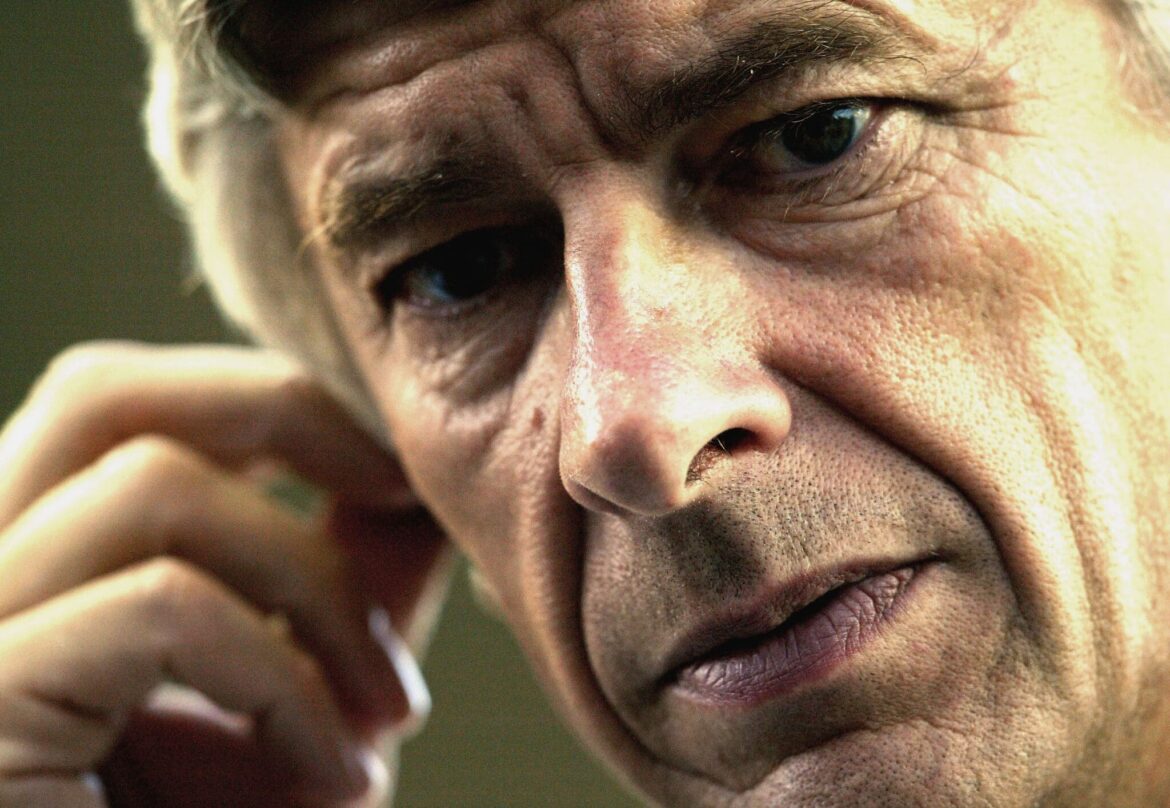 Arsenal dating show, Wenger in Japan, Redknapp's Nazi salute