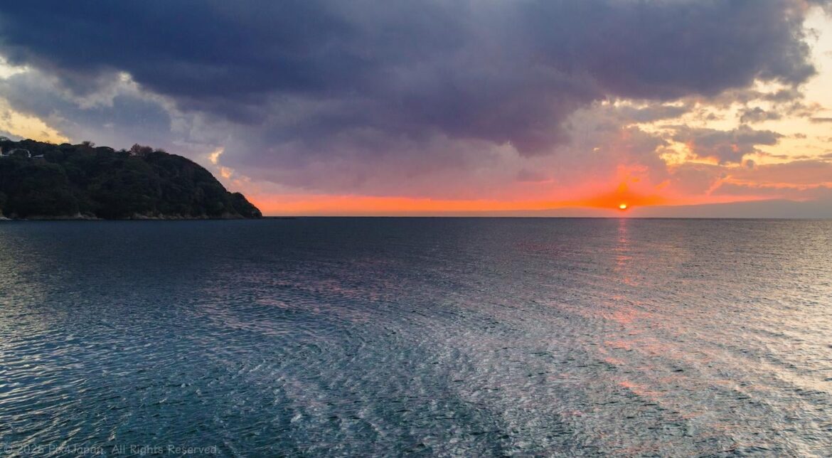 Dramatic Skies Over Enoshima at Sunset・江ノ島のドラマチックな夕焼け空