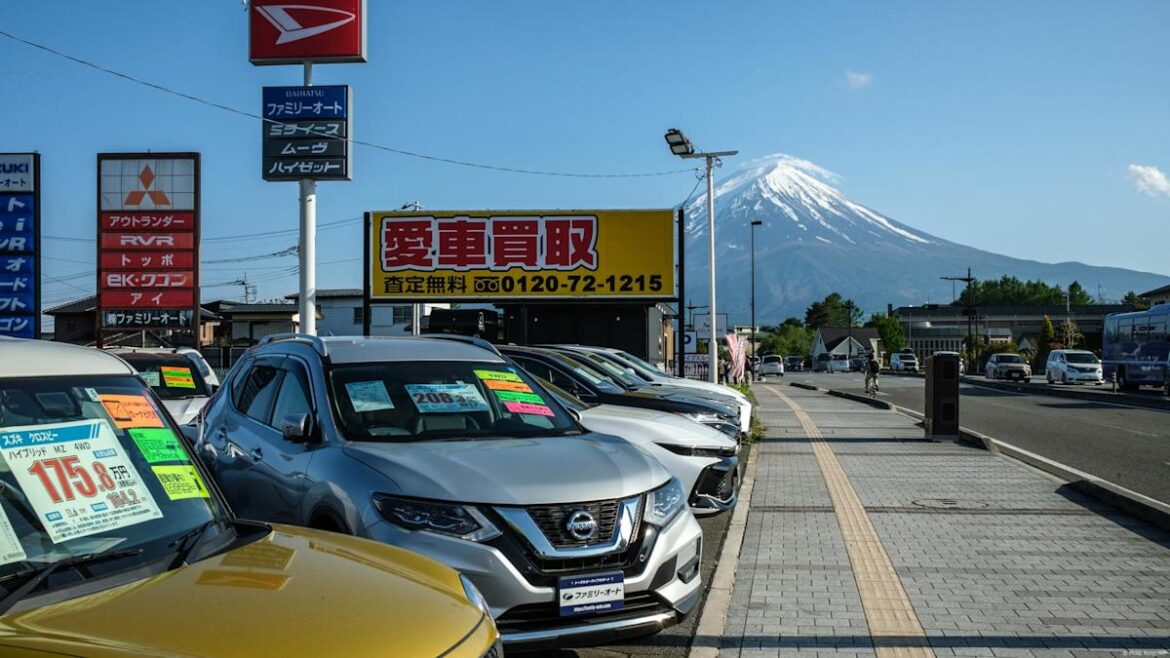 Japan winces as Trump threatens tariffs on auto imports Japan winces as Trump threatens tariffs on auto imports