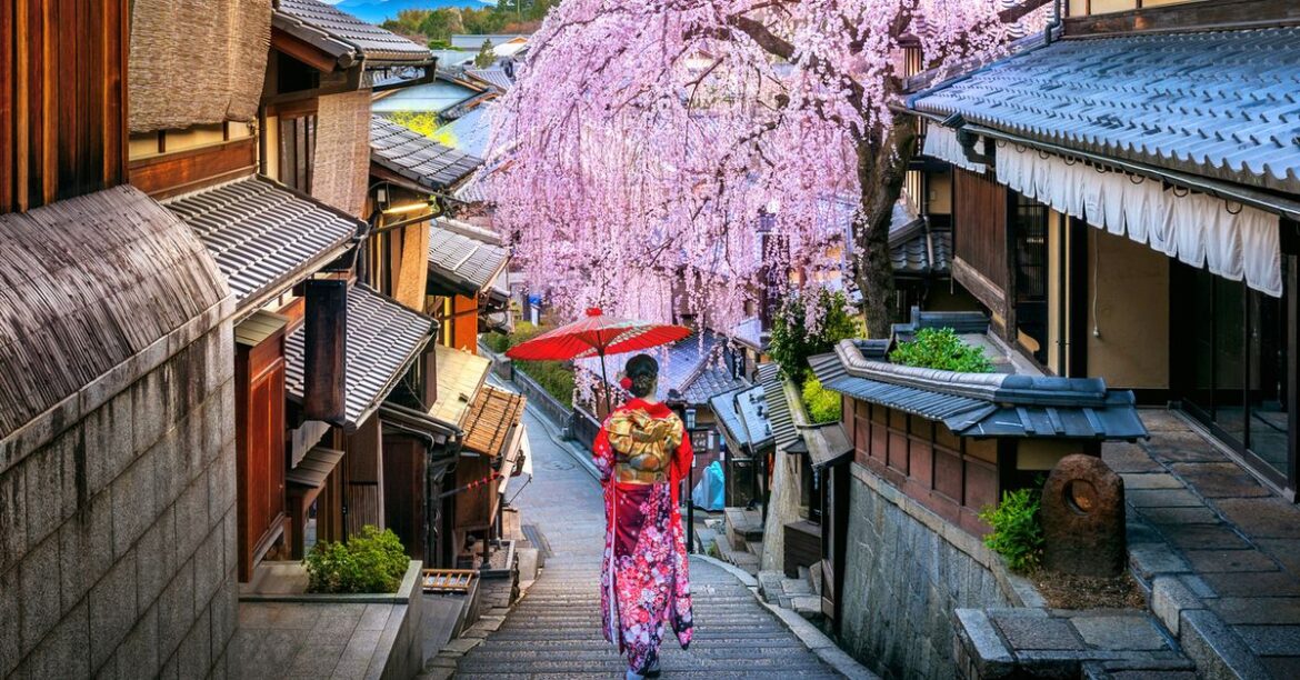 Travel expert reveals the dos and don’ts of Japan’s cherry blossom season Travel expert reveals the dos and don'ts of Japan's cherry blossom season