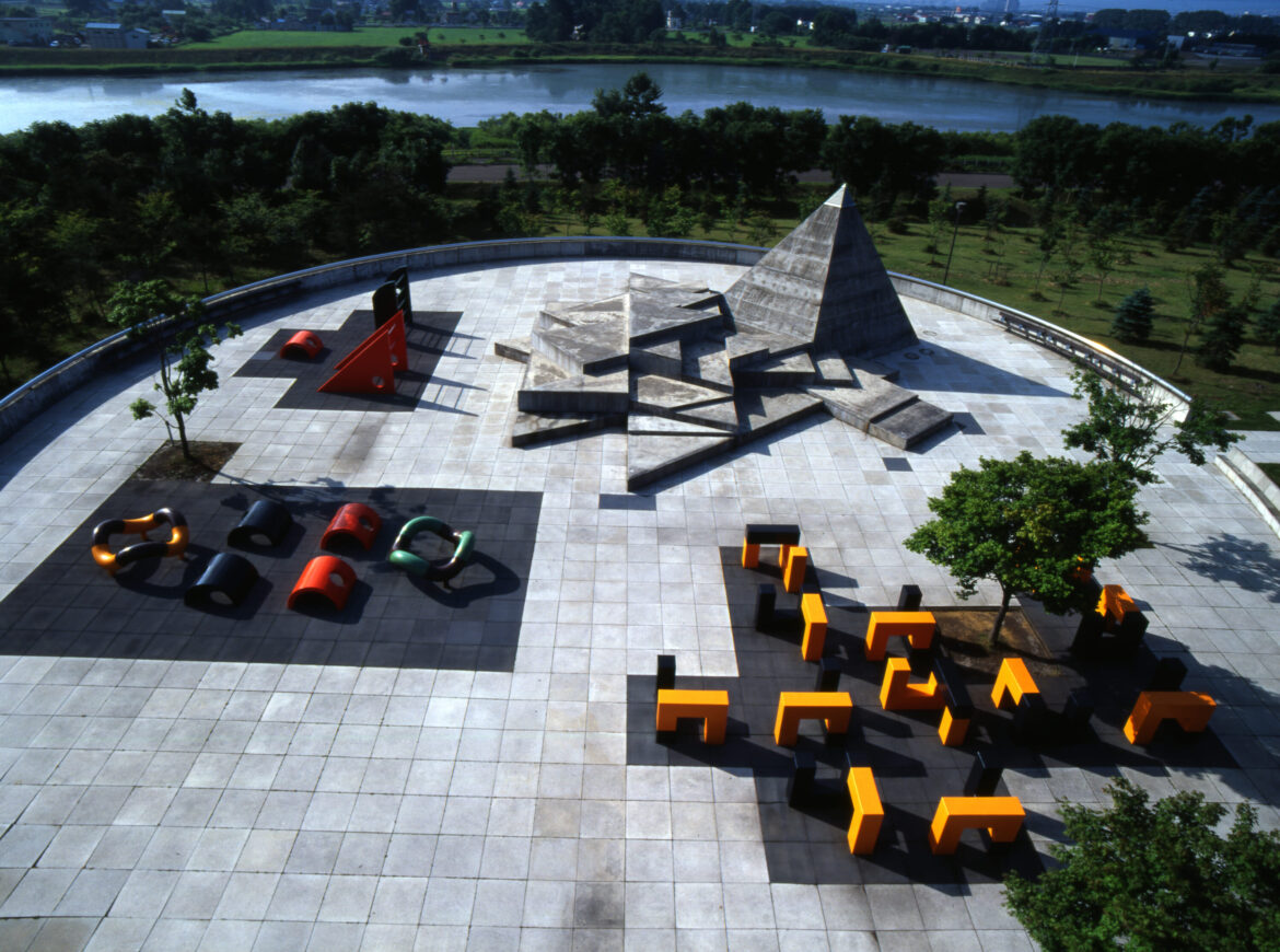 A Giant, Gorgeous 'Living Sculpture' in Hokkaido