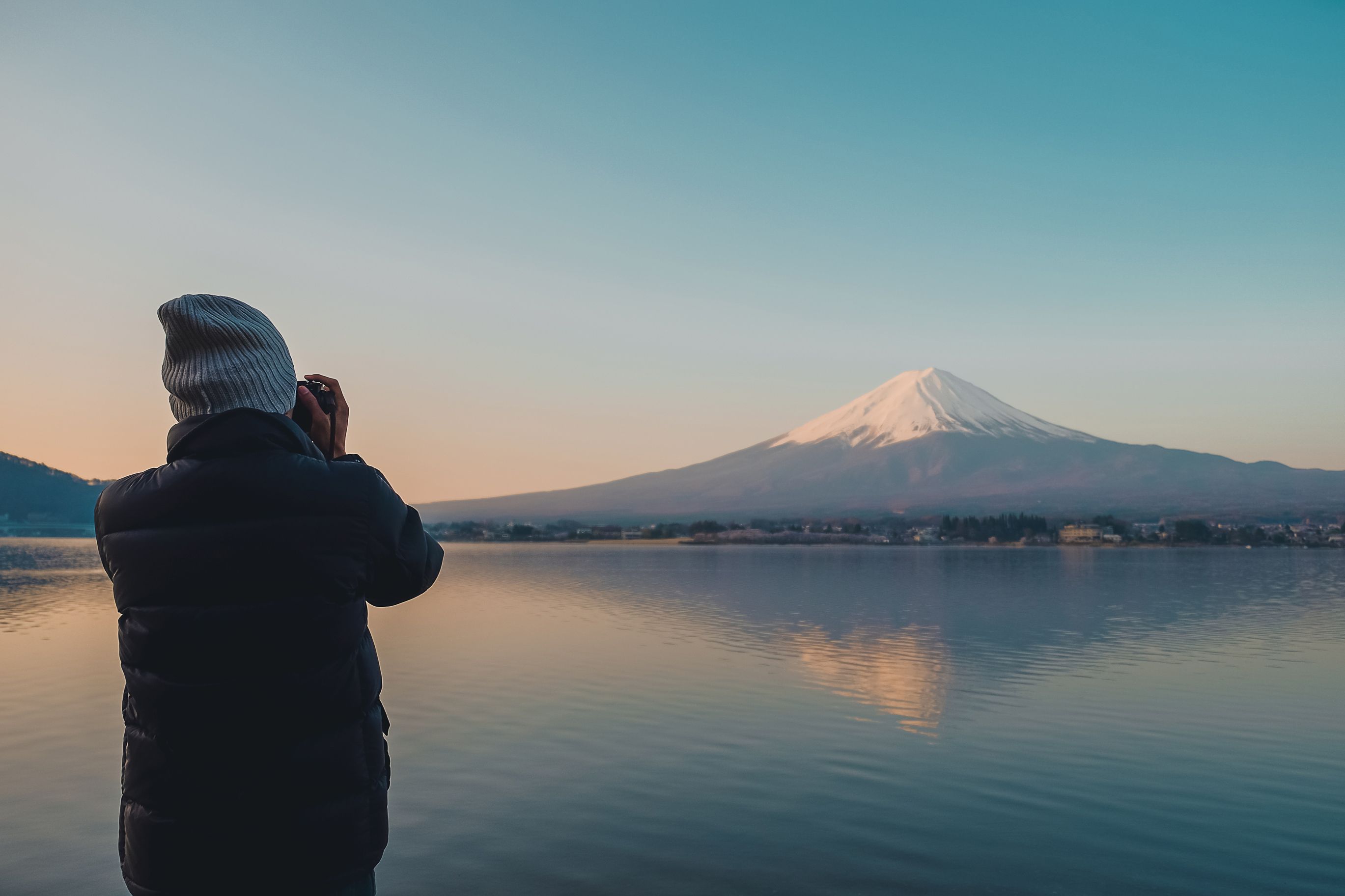 Tourist snapping photo of snowcapped Mount Fuji at sunrise - ID 131592672 - copyright -  Panuwat Dangsungnoen - Dreamstime.com