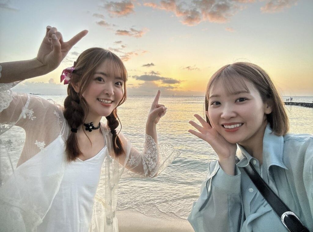 More pics of Ichinose Kana and Amaki Sally in Hawaii