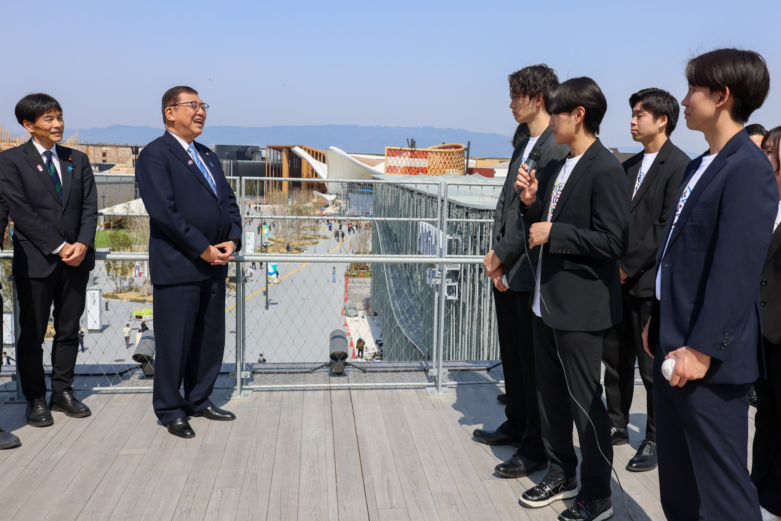 Prime Minister Ishiba holding a discussion with participants of the “World CatchBall Project” (1)
