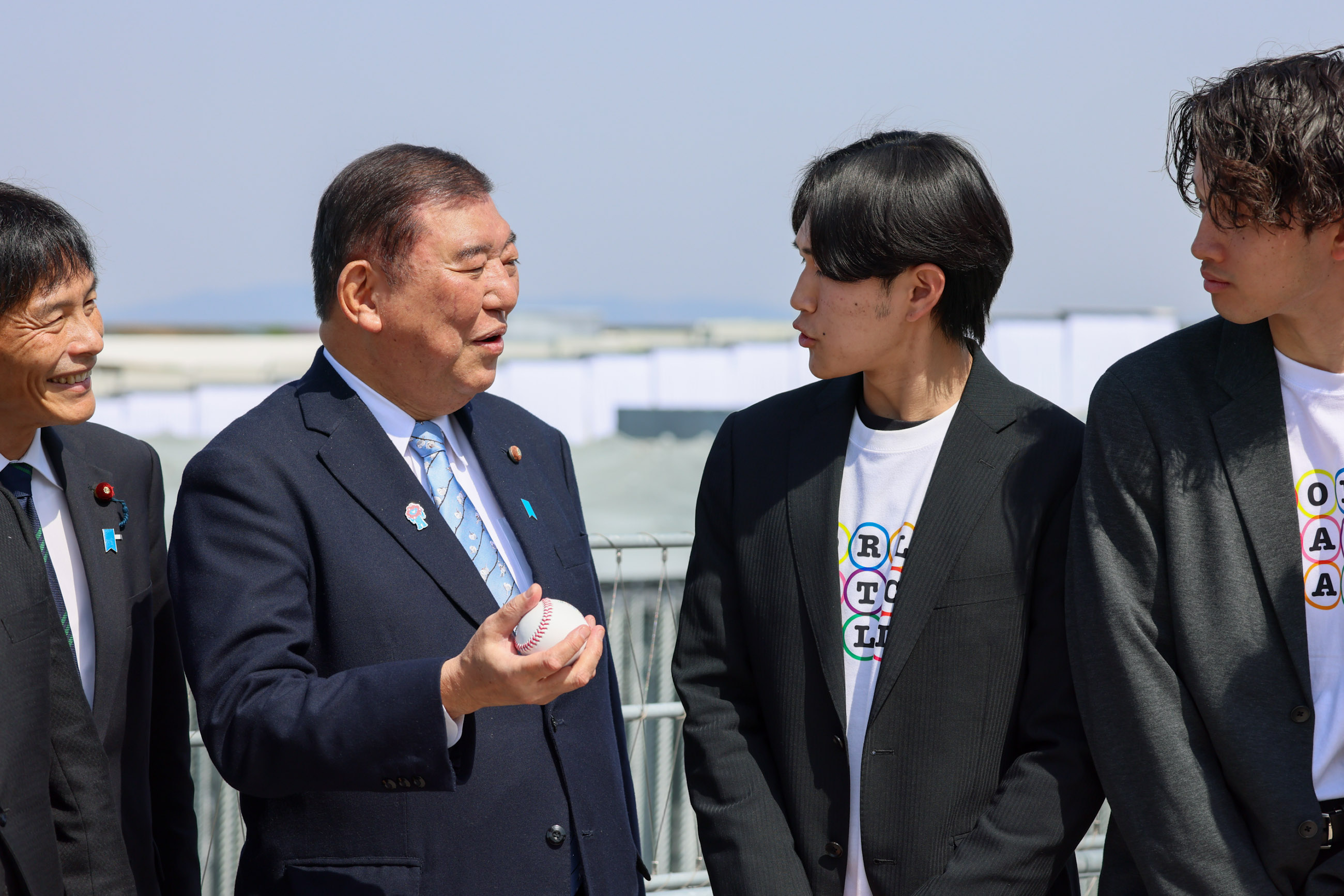 Prime Minister Ishiba holding a discussion with participants of the “World CatchBall Project” (2)