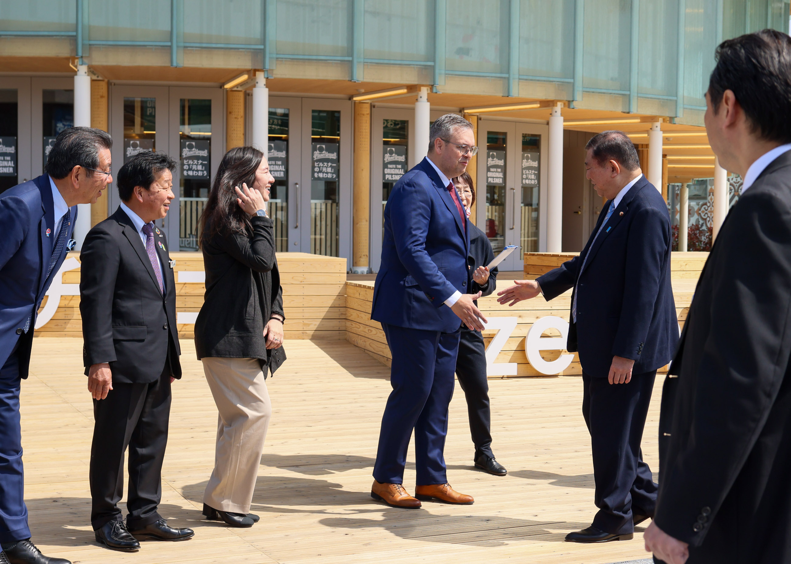 Prime Minister Ishiba observing the Czechia Pavilion (1)