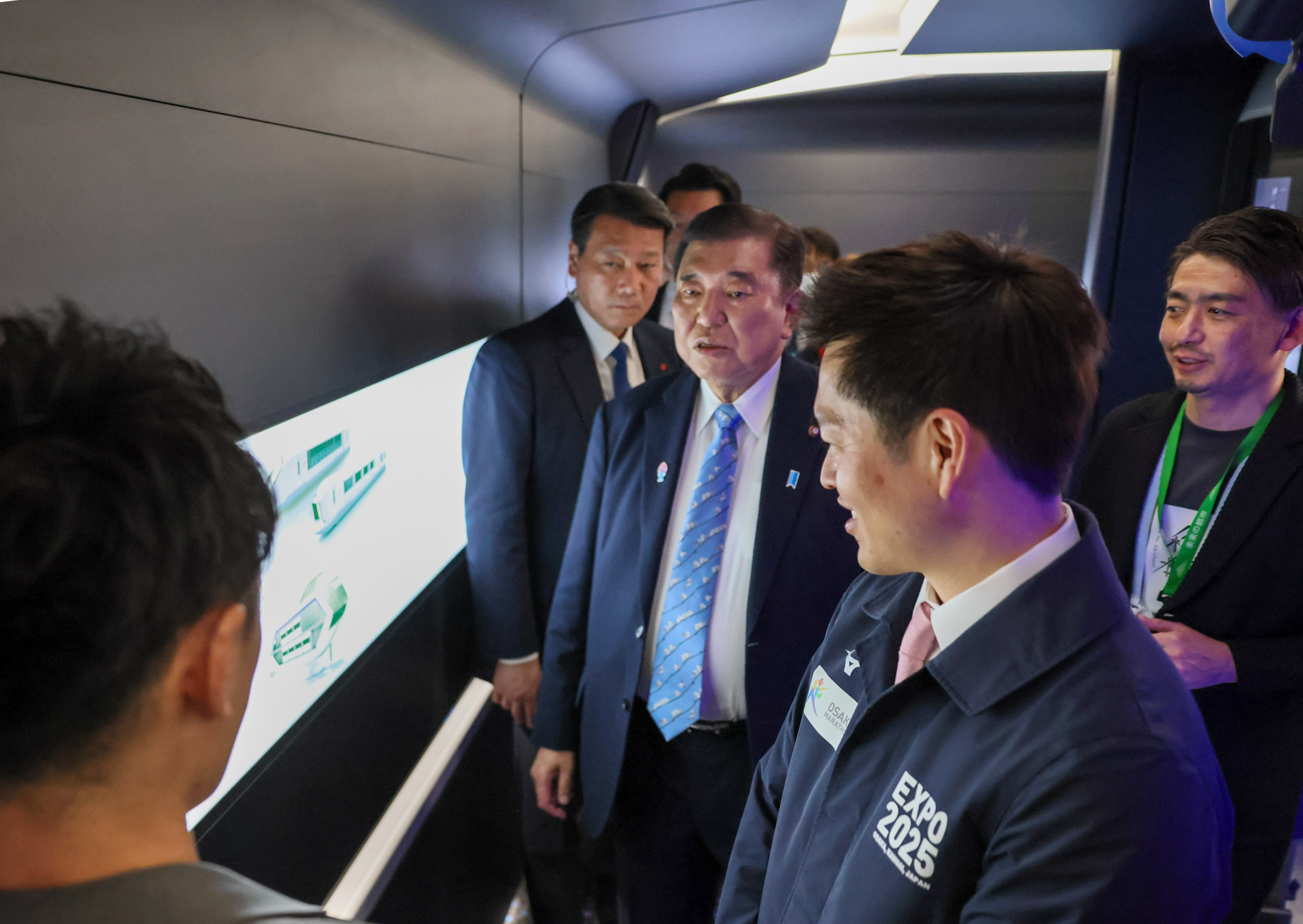 Prime Minister Ishiba observing the “Future City” Pavilion (7)