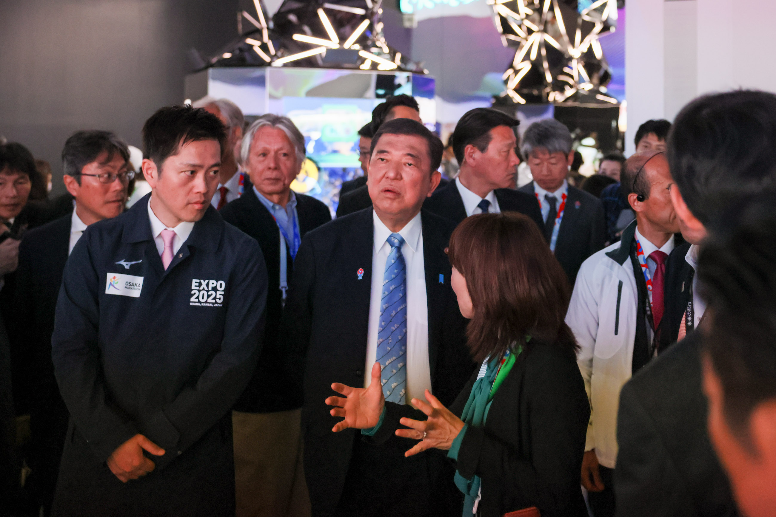 Prime Minister Ishiba observing the “Future City” Pavilion (8)