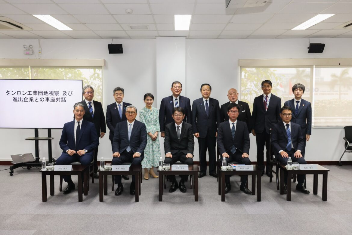 Visit to Thang Long Industrial Park and Roundtable Discussion with Japanese-affiliated Companies (Summary) (Diplomatic Relations) Visit to Thang Long Industrial Park and Roundtable Discussion with Japanese-affiliated Companies (Summary) (Diplomatic Relations)