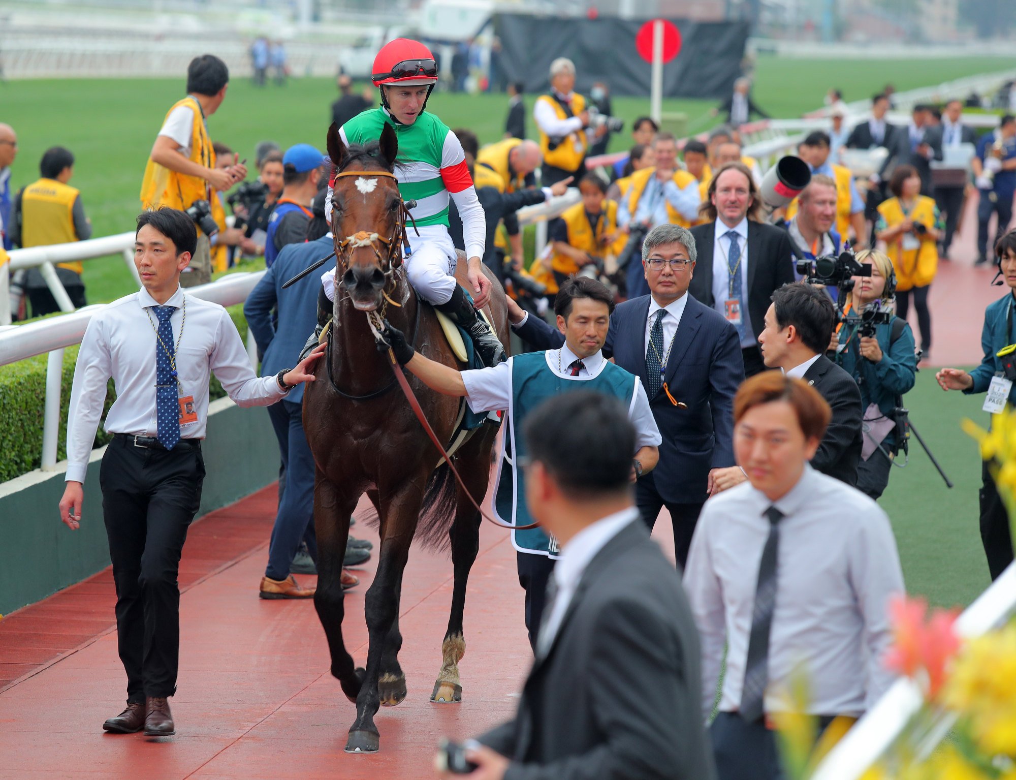 Trainer Noriyuki Hori gives Tastiera a pat as he heads to the winners’ enclosure.