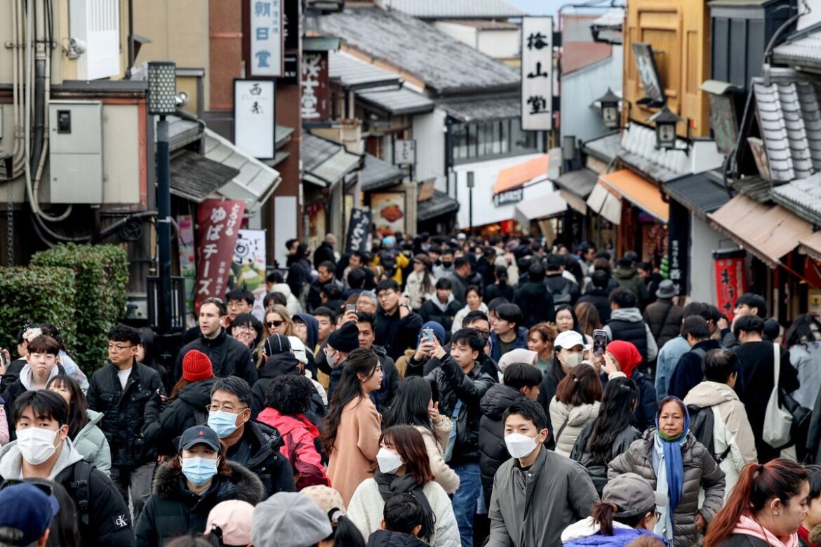 Tourists to Japan Hit Record 37 Million, Crowding Locales Japan Has 100 Billion Reasons to Welcome More Tourists