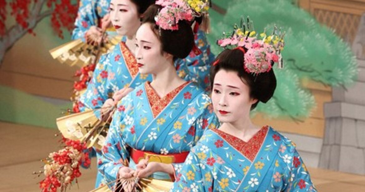 In Photos: Practice held ahead of Kyoto's spring 'Miyako Odori' geisha dance performance