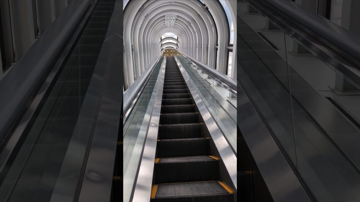 🇯🇵 The World's Highest Escalator in Osaka, Japan 🌟 Places to visit in Japan 2025