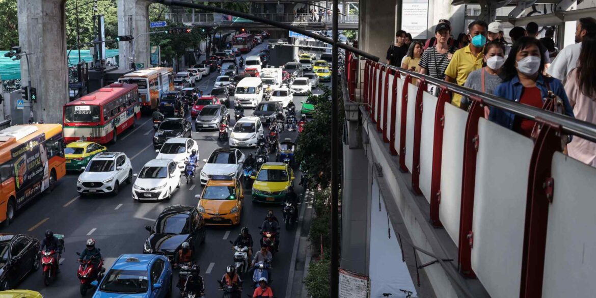 Japanese expats leave Southeast Asia, replaced by local hires Japanese expats leave Southeast Asia, replaced by local hires