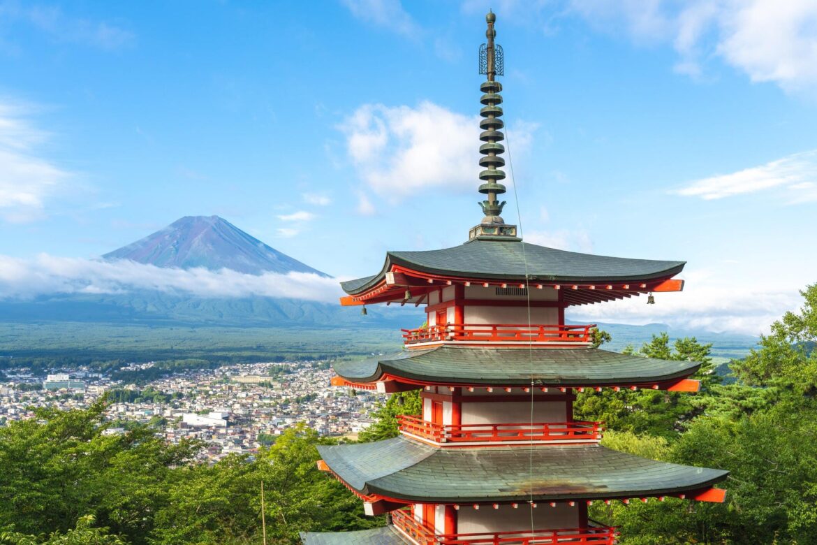 Mt Fuji breaks record for still not having snow on its peak Mt Fuji breaks record for still not having snow on its peak