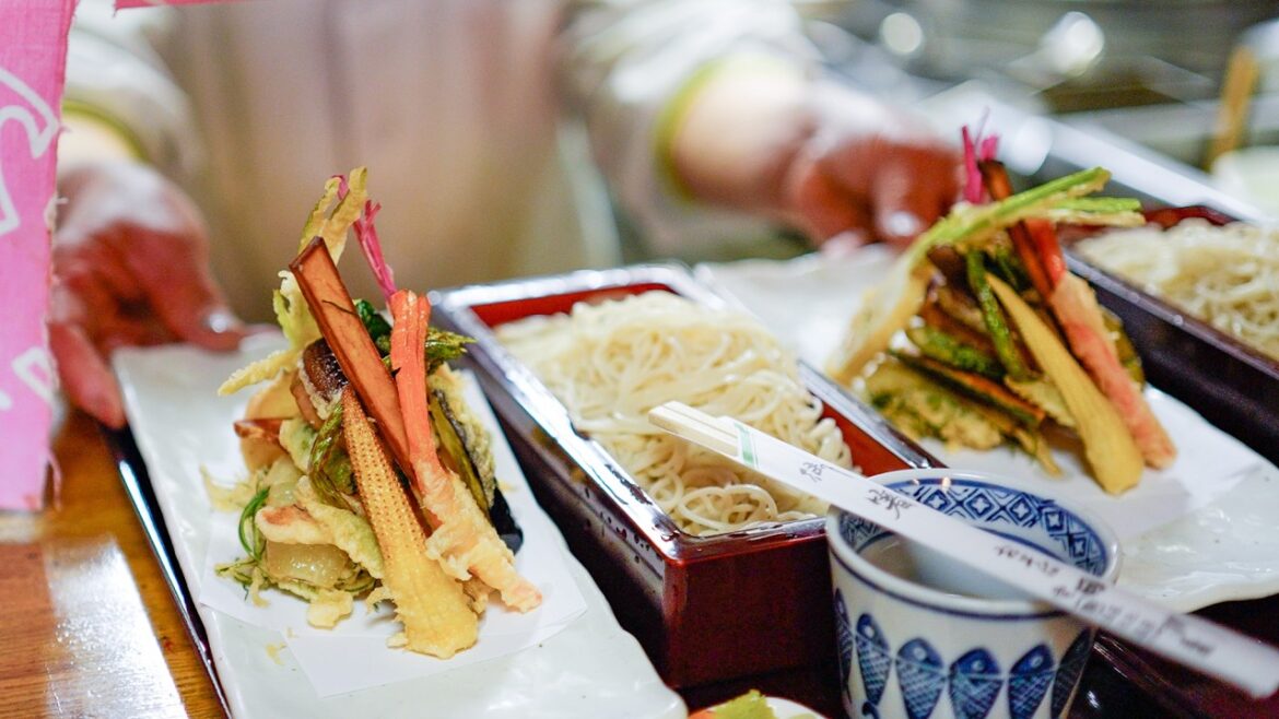 東京･浅草寺 雷門すぐの老舗そば店で味わえる春は桜切り蕎麦！季節の変わりそばと江戸前天ぷらの名店 Tokyo Asakusa Japanese food Soba Tempura Restaurant