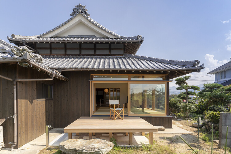 Old Homes, New Stories: 11 Traditional Japanese Homes Renovated for Modern Living  - Image 2 of 12