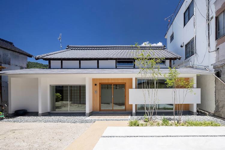 Old Homes, New Stories: 11 Traditional Japanese Homes Renovated for Modern Living  - Image 4 of 12