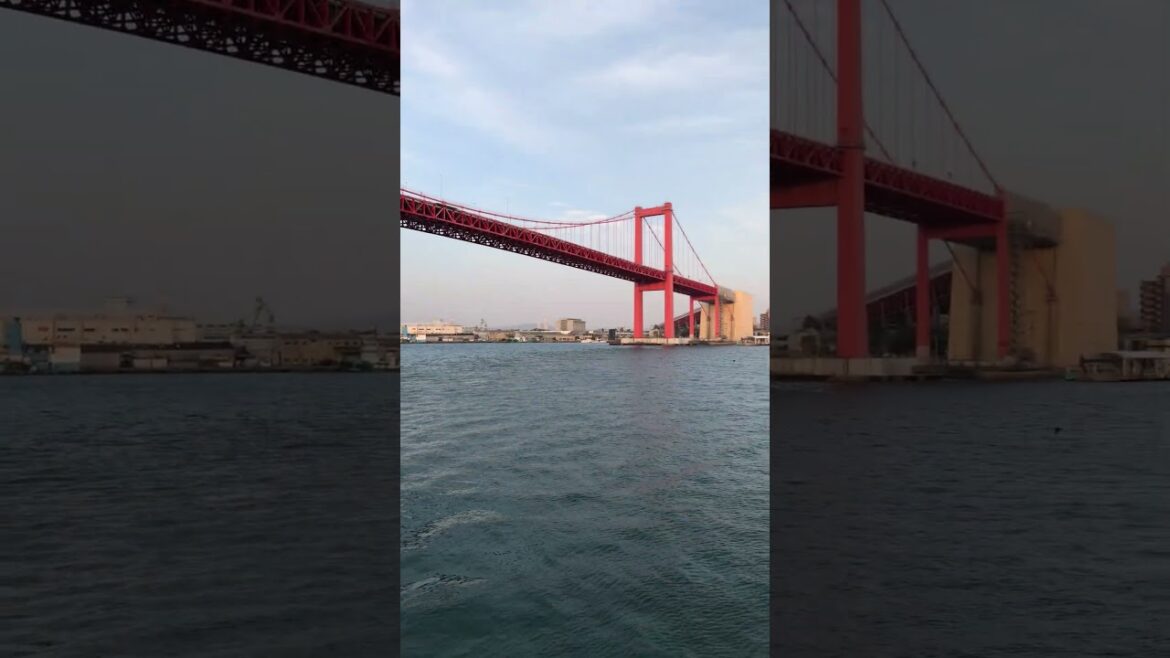 行くたびに思うのですが、北九州市の洞海湾は、個人的に日本で最も美しい場所の一つです。日本一の石炭積出港という役割を経て、訪れる人の旅情を誘う景色が、今も静かにそこにあります。 行くたびに思うのですが、北九州市の洞海湾は、個人的に日本で最も美しい場所の一つです。日本一の石炭積出港という役割を経て、訪れる人の旅情を誘う景色が、今も静かにそこにあります。