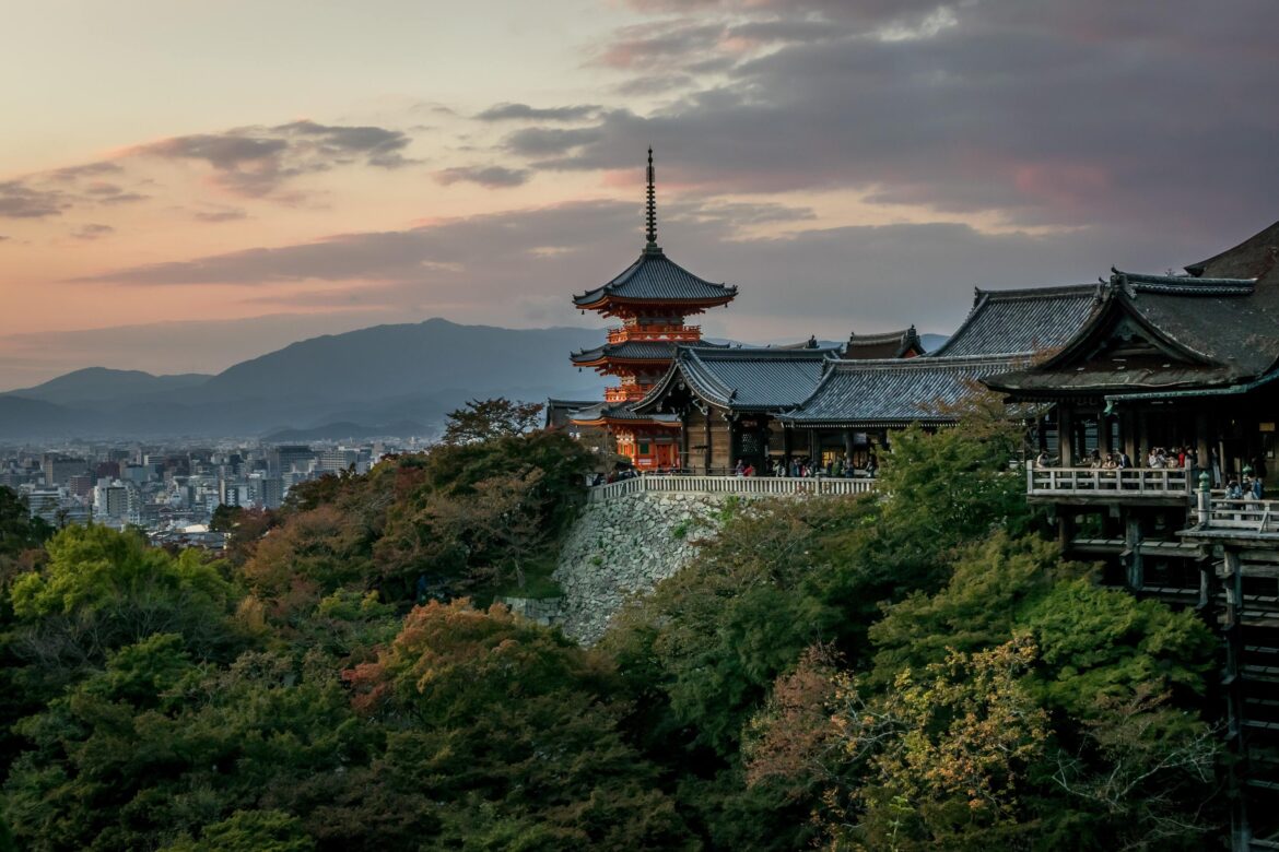 Kyoto now has express buses going direct to top tourist attractions Kyoto now has express buses going direct to top tourist attractions