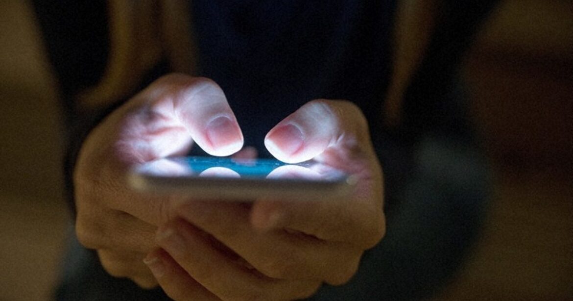 Smartphone ownership among 4th to 6th graders in Tokyo area surpasses 50% for 1st time